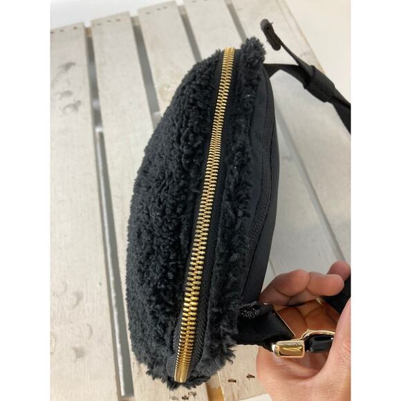 LULULEMON BLACK SHERPA GOLD METAL HARDWARE BELTBAG - Picture 10 of 15